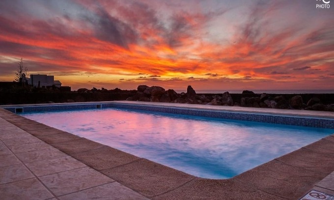 Montana Roja Villa | Beautiful Villa in First Line of sea