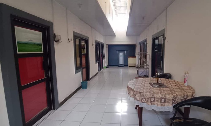 Tembalang Hotel | OYO 94700 Kd House