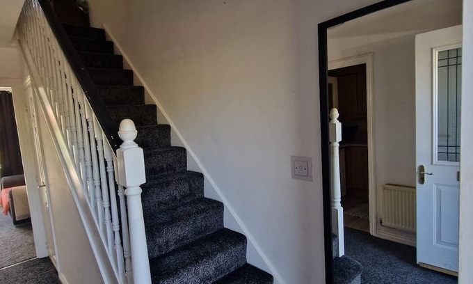 Wednesbury House | Housesleeps5-garden-parking-familyfriendly