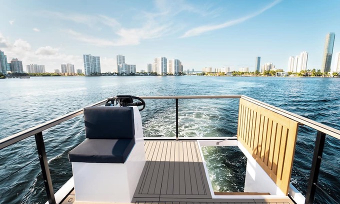 Sausalito Boat Rental | Modern Luxury Floating 2bd/1ba Boat Home in Scenic Sausalito - Walk to Downtown!