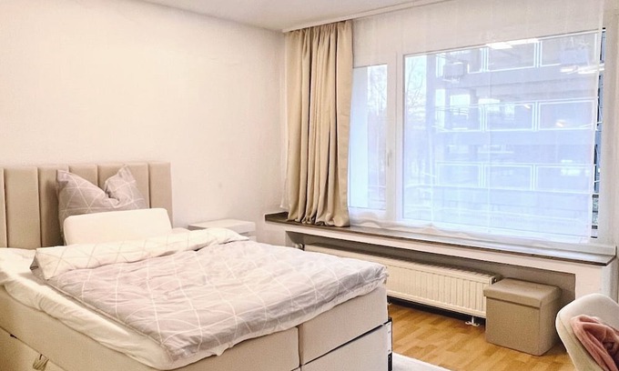 Unterbilk Apartment | Apartment at the Düsseldorf television tower