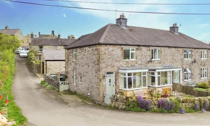 Youlgreave House | Host & Stay | Chimney Pots Cottage