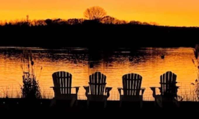 North Kingstown Cottage | 2 bedroom Water Front Cottage.