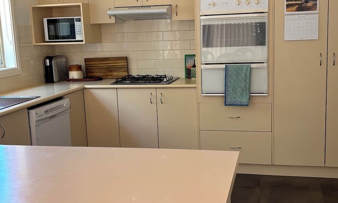 Echuca House | Holiday on Hopwood
