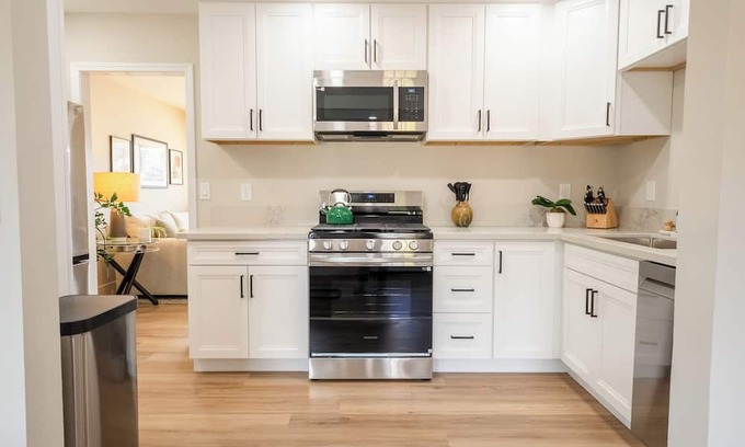 Bay Ho House | Charming central 3-bedroom house in sunny San Diego with yard and fire pit