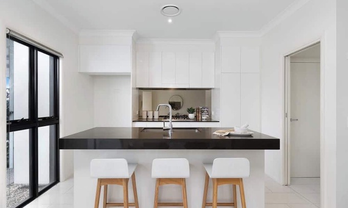 Kellyville House | Adorable 3 Br townhouse with wifi & parking