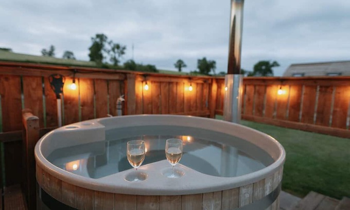 Kirkby Stephen Cabin | Cosy Cabin with Hot Tub near the Yorkshire Dales