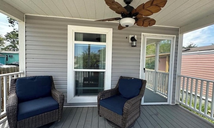 Bacliff House | Retreat by the bay