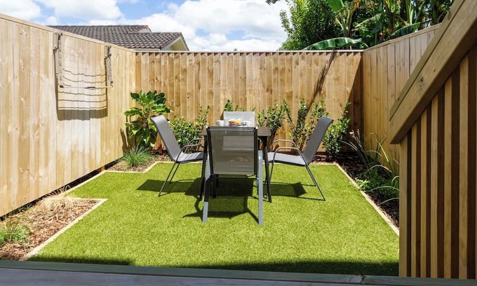 Henderson House | Conveniently Located 2BR Townhouse in West AKL
