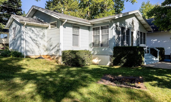 North Webster Cottage | Cozy three-bedroom cottage perfect for a lakeside get-away
