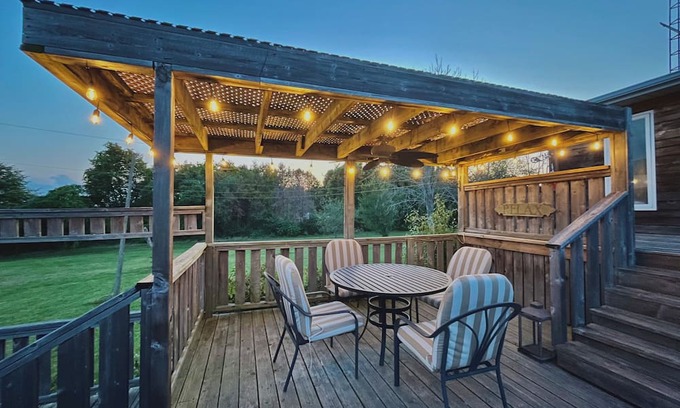 Georgina House | Luxury 6BR Ontario Farm Home – Family-Friendly