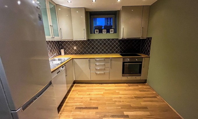Alesund Apartment | Two-Bedroom City Apartment with Fire Place and Free Parking - Calm and Central