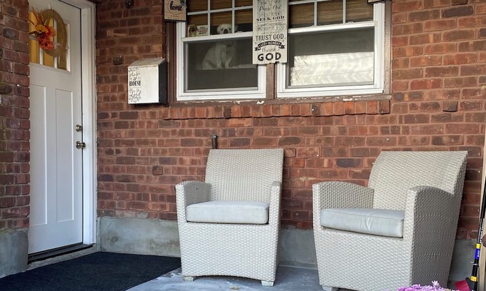 Schenectady Apartment | Charming 2-bedroom apartment shopping center Downtown & Casino minutes away