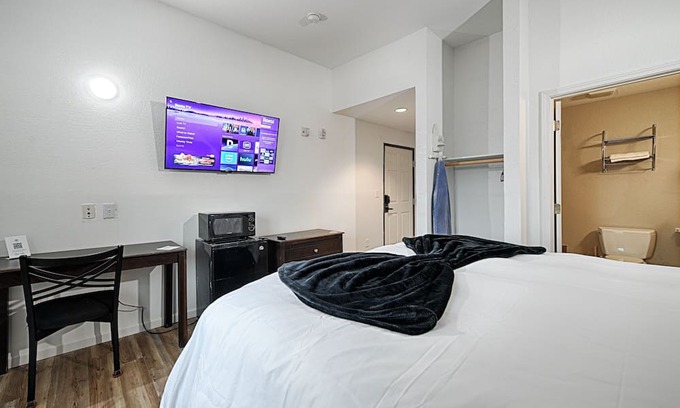 Dilley House | Hotel Dilley Grand Queen Bed