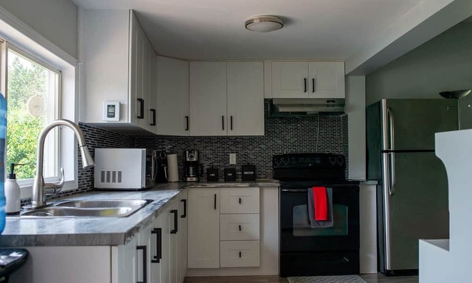 Namur Cottage | Detente Namur, a delightful two-bedroom chalet nestled by a tranquil small lake