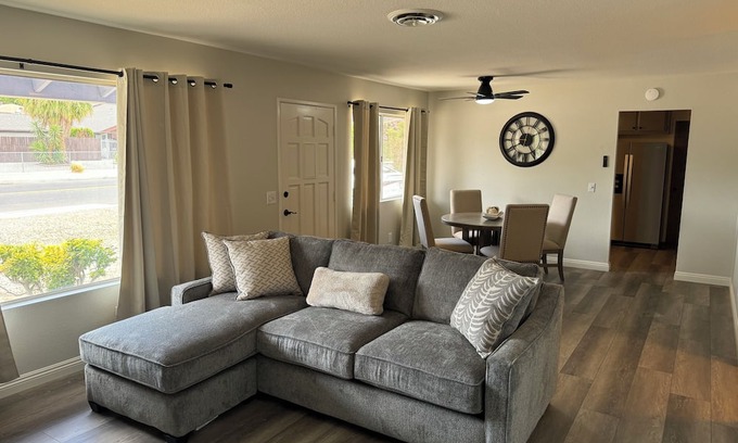 East Hemet House | Cozy 2-bedroom house in charming Hemet