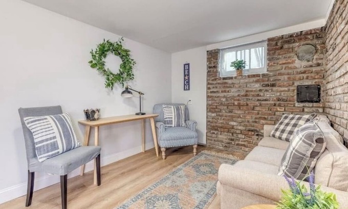 Sound Beach Apartment | Charming Hilltop one bedroom apartment in Sound Beach