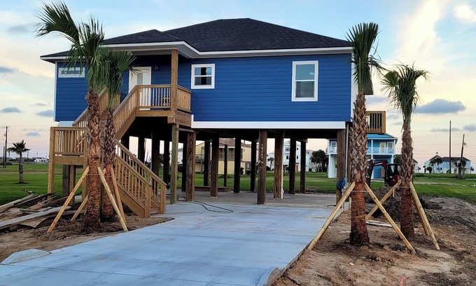 Indian Beach House | Bluewave Hideaway is a serene and picturesque rental home.