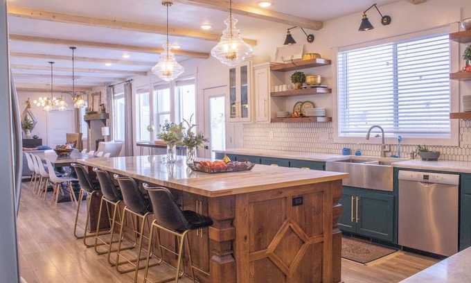 Rigby House | Spacious Country Manor