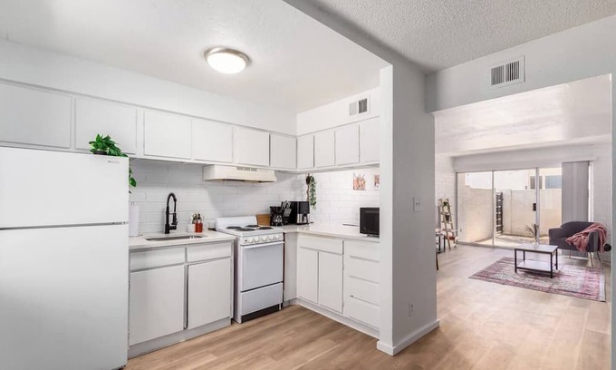 New Papago Parkway Apartment | This apartment is a 2 bedroom(s), 2 bathrooms, located in Scottsdale, AZ.
