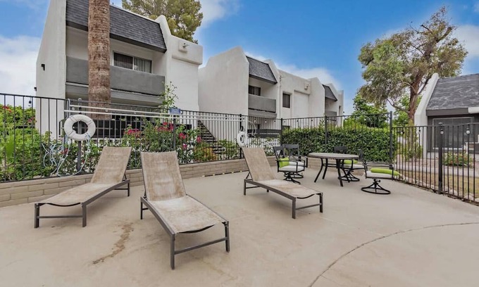 Los Olivos Apartment | Welcome to our Art’s District studio