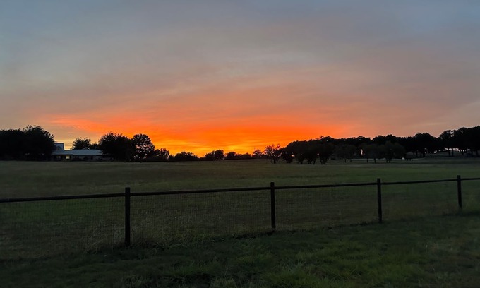 Weatherford Other | Charming farmhouse with 1 bedroom and WiFi, AC in amazing Weatherford TX