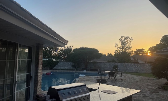 South Oklahoma City House | Spacious private 4-bedroom house with pool, sauna, WiFi and fitness room