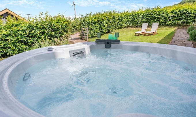 Monmouth House | The Cart Shed - Three Bedroom House, Sleeps 5