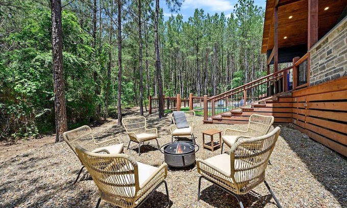 Pickens Cabin | Swimming Pool, Hot Tub, Fire Pit, Pet-Friendly