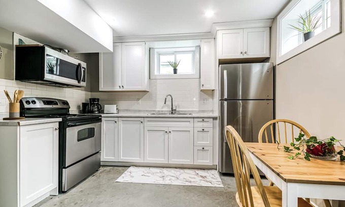 Sudbury Apartment | Cozy Comfy Bachelor