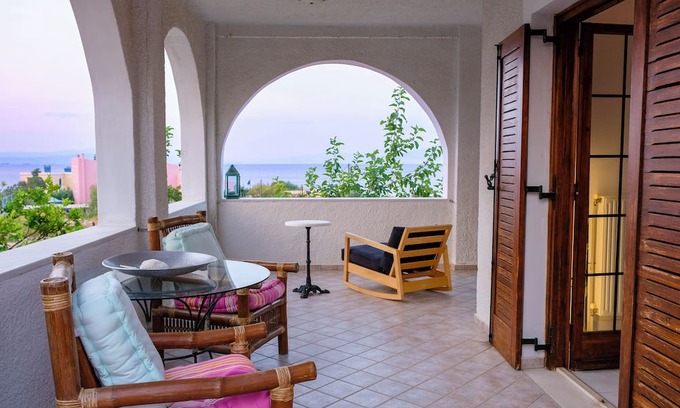 Kontos House | Spacious Holiday House with Seaview and Garden