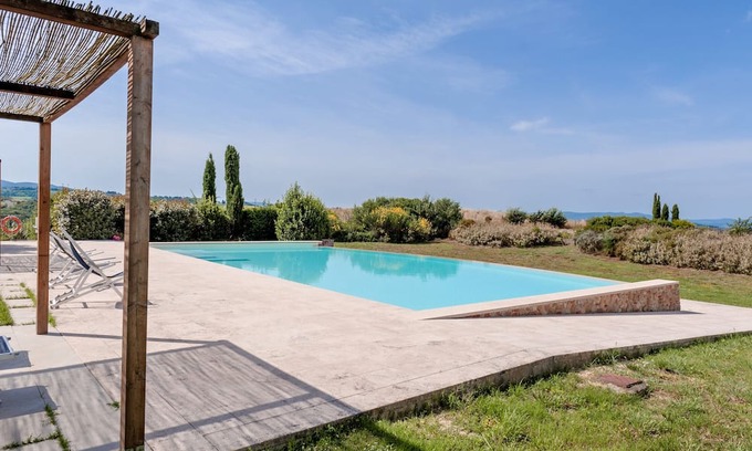 Toiano Apartment | Apartment 'Il Fienile I' with Shared Pool, Private Garden and Wi-Fi