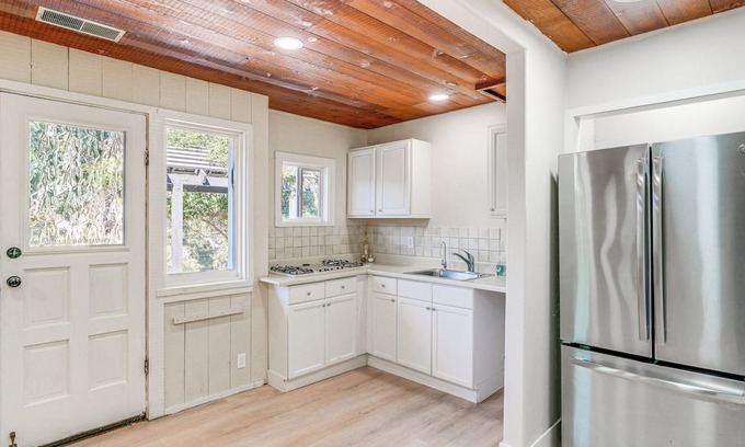 Monterey Apartment | Central Salinas Apartment, Moments to Monterey!