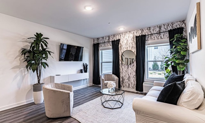 Hillsborough Condo | Posh Living Cozy 2 Condo in amazing Hillsborough Township