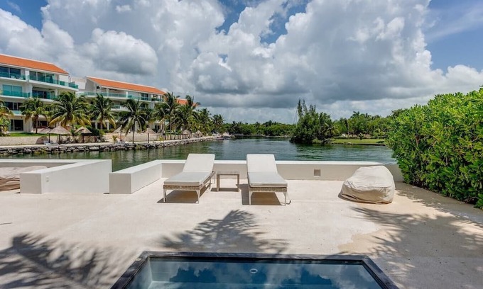Puerto Aventuras Villa | Casa Nautica - Exclusive Canal Villa w/Pool