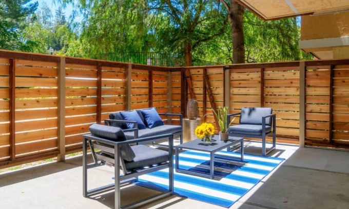 University Heights Condo | Sharon Green: Modern 2BR Condo
