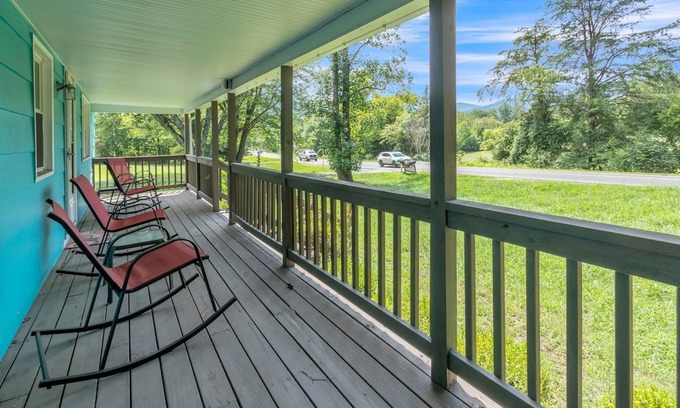 Afton Cabin | NEW LISTING! The Road House (2-Bedroom Cabin) - Pets Allowed by RedAwning