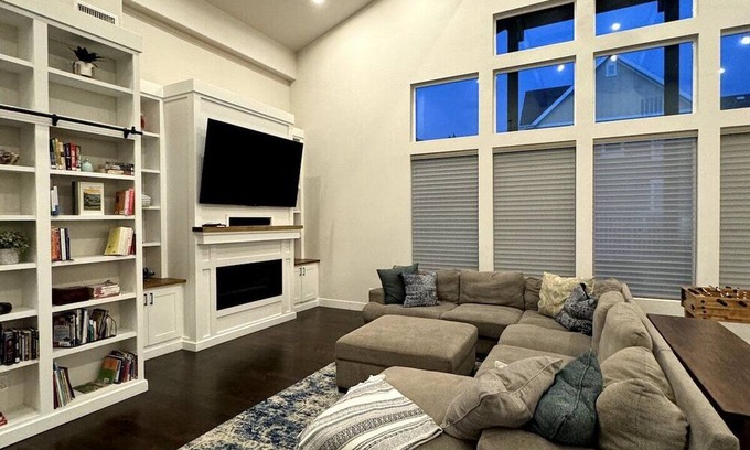 Lindon House | Private Hottub, Nearby Parks, Pet Friendly!