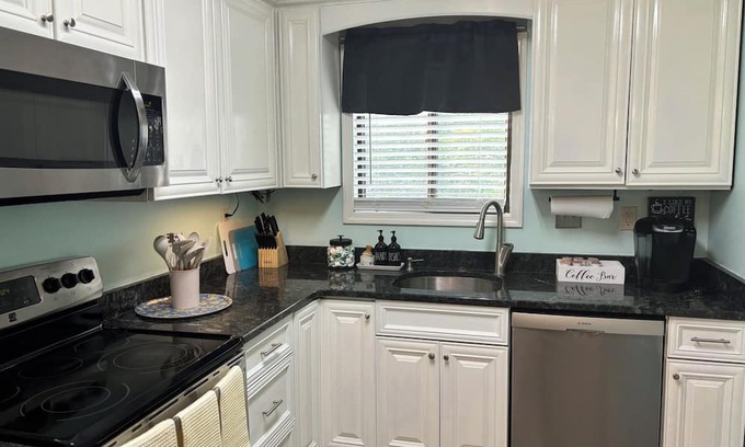 Circleville House | 3BR;2BA home; Middletown NY Sleeps 6; AC;WiFi; Close to Amenities; Peaceful .