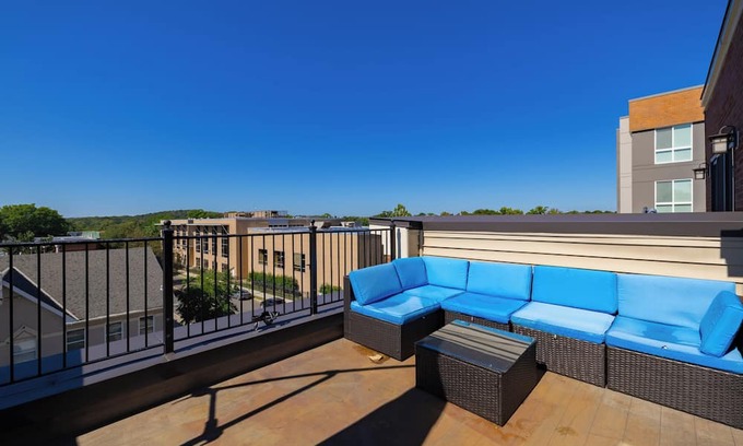 Northeast House | Modern 4-Bedroom Entire Townhouse in Washington DC with Private Garage