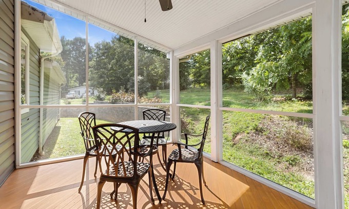 Blacksburg House | Buckshot Hokie Retreat