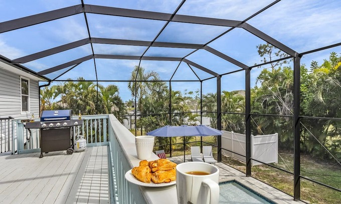 Jacarandas House | Sunny Palms Paradise: 6 Bedroom Villa Heated Pool