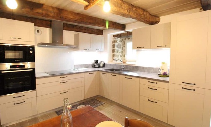 Lapeyrugue Cottage | Gite Lapeyrugue, 3 bedrooms, 6 persons