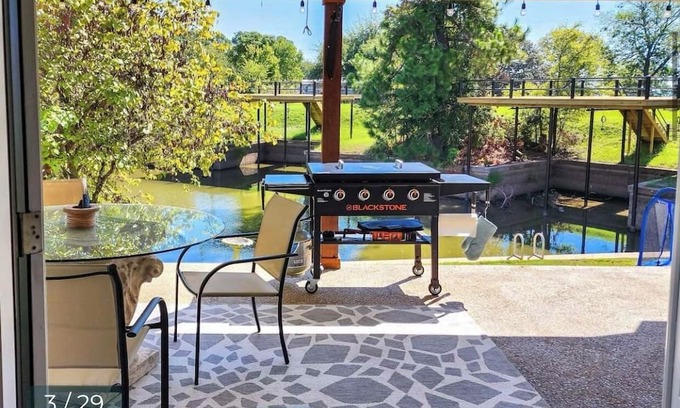 Cedar Creek Reservoir House | Lakefront Family Retreat w/ Boat Dock + Slip!