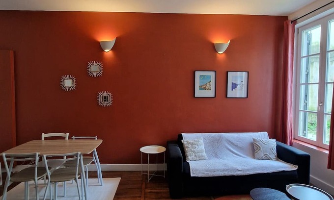 Old Town Apartment | Chaleureux Appartement - Hyper Centre - Charbonnet
