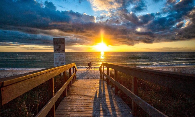 Madeira Beach Cottage | Space to Relax. Heated Pool, Courtyard, Across from Beaches and Close to Johns Pass Village.