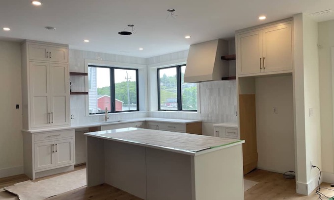 Dartmouth House | Beautiful 3 bedroom by Lake Banook!