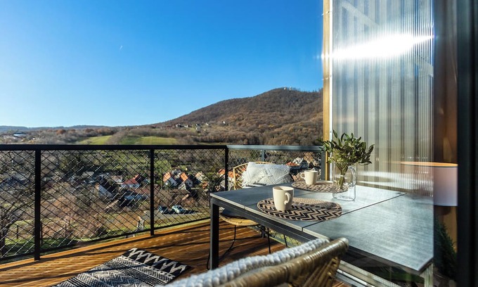 Hosszuheteny Villa | Reindeer Cabin With A Panoramic View