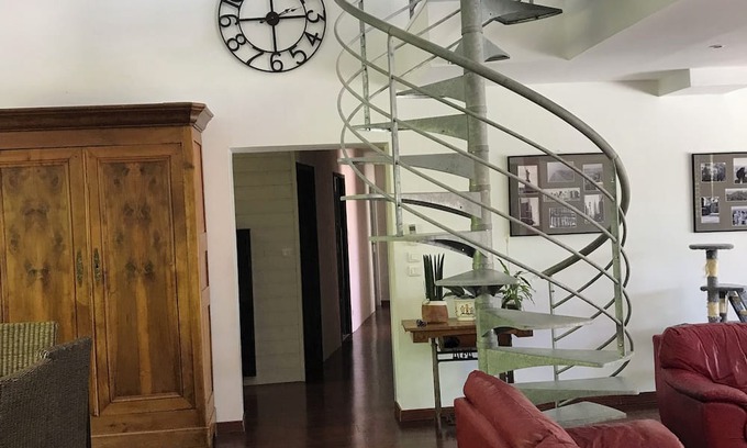 Saint-Elix-le-Chateau House | An eco-friendly family home with private pool
