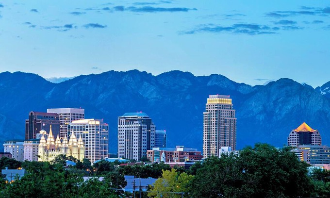 Murray House | A beautiful 4-bdr/2.5-ba house located between downtown and the mountains.